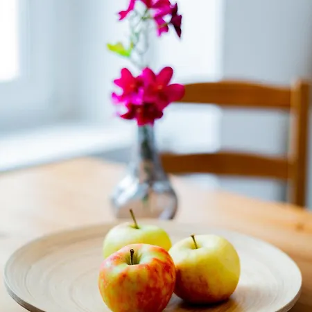 Helle Mit Balkon Zum Gruenen Innenhof - Wlan, 4 Schlafplaetze *