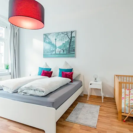 Helle Mit Balkon Zum Gruenen Innenhof - Wlan, 4 Schlafplaetze