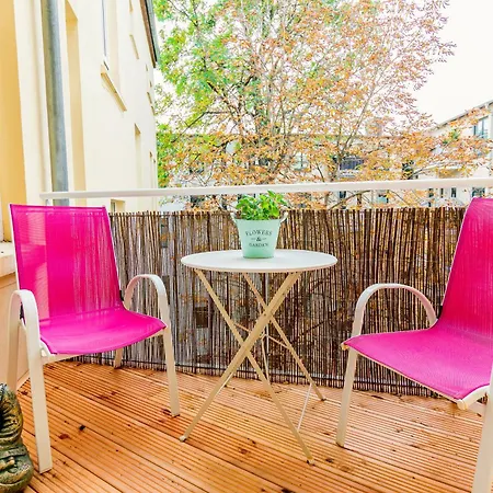 Appartement Helle Mit Balkon Zum Gruenen Innenhof - Wlan, 4 Schlafplaetze Maagdenburg