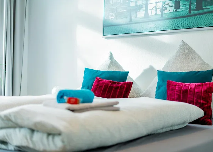 Helle Mit Balkon Zum Gruenen Innenhof - Wlan, 4 Schlafplaetze Apartment