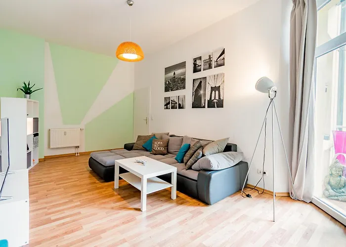Apartment Helle Mit Balkon Zum Gruenen Innenhof - Wlan, 4 Schlafplaetze Magdeburg