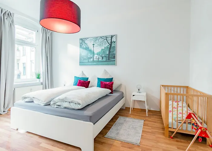 Helle Mit Balkon Zum Gruenen Innenhof - Wlan, 4 Schlafplaetze